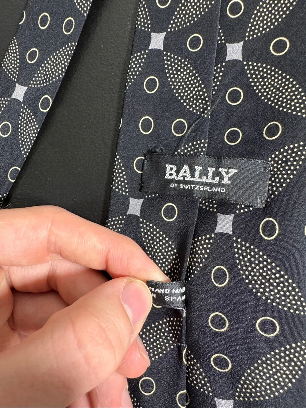 Bally mens black geometric pattern vintage 100% silk neck tie EUC